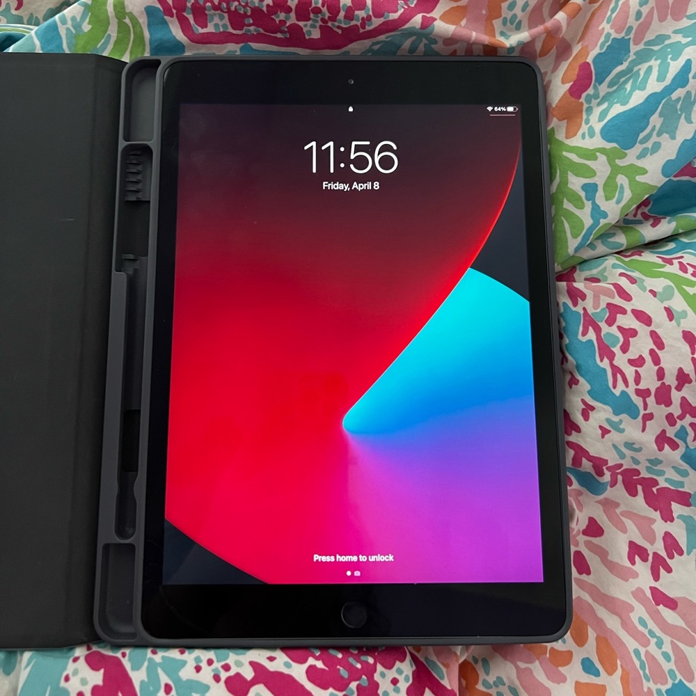 8th Generation iPad- 32 GB Storage